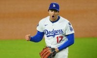 大谷翔平が奪三振ショー　7回途中10K無失点降板にファン総立ち、勝てばWS進出…2HRの大暴れ