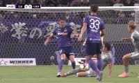 「これは赤やろ」FC東京MF、危険なアフタータックルもイエローカードでファン物議「流石にやりすぎ」足を抉ったスライディングに意見様々