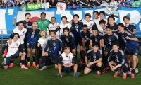 日本代表｢祝ブラジル初勝利｣の大激論(7)ブラジル先制の後｢怖がって引いた｣日本の選手たち、一方で歴史的な勝利の後も｢冷静に分析できる｣選手たち、問題は？