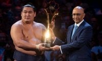 「SNSで愛される現象を生んだ」大相撲ロンドン公演は豊昇龍5連勝V　33歳の業師の“2冠”に現地ファン熱狂