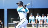 山梨学院の194センチ右腕が豪快弾！流れ呼び込む一発を指揮官もべた褒め「元気もらった」「チームが明るくなる」【秋季関東大会】