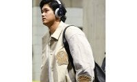 大谷翔平、デコピンジャケットで球場入り　WS開幕戦に“家族”と一緒…球団SNSが公開