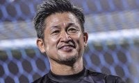 ｢超絶イケメン｣｢狼みたい｣熱愛報道キングカズ次男・三浦孝太、眼光鋭い“傷だらけの姿”に海外ファンも興奮｢黒髪がたまらなく大好き｣