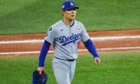歴史的完投直後…中継が捉えた“一流の行動”　ベンチで垣間見えた山本由伸の人柄