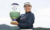 ルーキー大久保柚季がプレーオフ制して今季3勝目 ランク1位に再浮上／女子下部