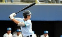 初先発が関東決勝の大舞台、積極スイング　山梨学院の4番は1年生