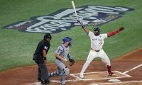 一体、何が起きた…！？ 山本由伸の1球で“異変” 相手打者が大絶叫→様子がおかしくなる