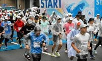 冷雨の横浜マラソン、2.9万人が力走　新たに湾岸ハイウェイコース