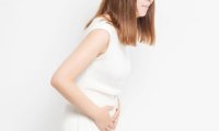 まだ生理じゃないのにお腹が痛い！生理前の症状と理由と予防法