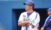 DeNA、石井琢朗コーチの退団を発表　本人の申し出を受理、今季は2軍で若手育成に尽力