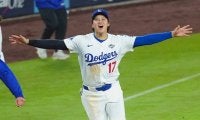 由伸じゃない…大谷翔平が“バックハグ”した人物　歓喜直後の光景に日米感動「最高の1枚」