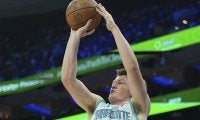 ホーネッツの新人コン・カニップルがキャリア最初の4戦でNBA新記録となる16本の3Pを成功