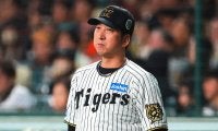 【日本シリーズ】崖っぷちの阪神に何が起きているのか 藤川球児監督が38秒の会見で発した言葉に、昨年の小久保裕紀監督の姿を見た