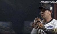 阪神・大山が「とめた」 日本一ならずも甲子園を沸かせた「魂のダイビングキャッチ」に称賛…打撃不振も守備で「魅せた」