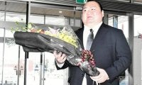 元関脇・宝富士の桐山親方、故郷に引退報告　「青森の力士育てたい」