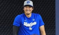 「わ、コート着てる」大谷翔平の私服姿に注目　決戦に颯爽登場…MLB公式SNSが公開