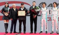 【スーパーＧＴ】中嶋悟監督、ドライバー２人も駆けつけ…「スポンサー１００戦記念」感謝状贈呈式