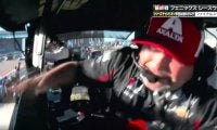 ピットウォールでブチギレ！ 運命の最終戦で大波乱「こんなところでイエローになるなよ」 まさかの展開にクルーチーフが怒り爆発