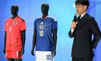 サッカー日本代表、W杯ユニホームお披露目　コンセプトは「水平線」