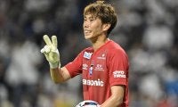 ｢シン様ヒガ神様｣ACL2勝利のG大阪の帰国機内ショット公開！ クリーンシート立役者GKの｢年齢を感じざるを得ない｣ピースがダサい!?｢なんのゲームしてるんか気になる｣