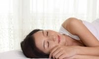 睡眠と肌荒れの関係