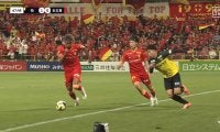 「レベル違う」日本代表選外の24歳FW、脅威の“超加速ドリブル”でDF2人をぶち破る「馬力やべえ」圧倒的打開力にファン衝撃