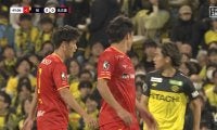 「カード出させるの上手いな」名古屋DF、挑発に乗って相手を突き飛ばし警告…“してやったり”の柏MFにはお咎めなしでファン不満「両方に出して欲しい」