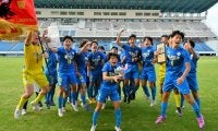 「負け年」プレッシャー乗り越え、佐賀東V3、高校サッカー佐賀大会