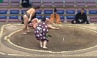 一体どうした？ 突如、力士が“フラフラ”になるアクシデント くるくるドスン…激しい相撲の直後に