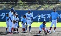 ドラ1の石川昂弥選手らがトス　初の高知キャンプで中日が野球教室