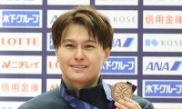 スピードスケート村上右磨、五輪前異例の“ソロ活動”報われ流した涙