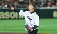 侍J韓国戦、引退の中田翔氏が始球式　東京ドーム大歓声も…ワンバンに苦笑いで“謝罪”