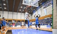 【バスケ】B1北海道がクラブ史上初の６連勝　富永啓生、オカフォーら６人が２桁得点で接戦制す