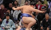 横綱大の里が左足１本辛くも勝利しストレート勝ち越し　豊昇龍は宇良を放り投げ豪快勝利