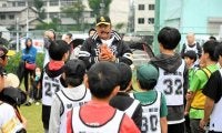 元ホークス選手とキャッチボール、児童ら160組　北九州で教室