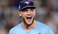 ブルージェイズ22歳右腕が婚約！WSでドジャースから新人最多の1試合12奪三振　交際2年超…砂浜で左膝を付きプロポーズ