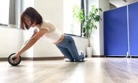 初心者でも安心！腹筋ローラーを使ってお腹を割ろう（3メニュー）