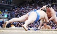 大の里、横綱になって初の連敗…「足が滑ったのですかね」元大関貴景勝の湊川親方も首ひねる