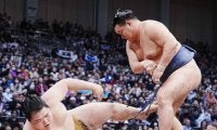 横綱豊昇龍が王鵬に完勝で２敗守り優勝争いに並ぶ「立ち合いが鋭かった」と湊川親方