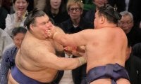 豊昇龍が駄目押し気味も「土俵を割っているのが…」と琴風氏　張り手の応酬の末、高安に勝利　