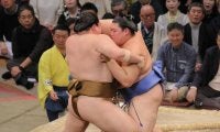 横綱大の里、右の下手は離さず連敗ストップ　安青錦戦へ「大きなハードルを越えた」と琴風氏