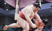 時疾風「体も動いていた」土俵際で逆転の下手投げ　３敗で優勝争い残るも「そうらしいですね」
