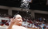 朝乃山が10勝目で来場所再入幕の権利得る「うまく対応」難敵玉正鳳を強烈な押しで吹っ飛ばす