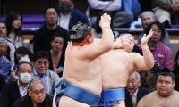 鉄人玉鷲が貴乃花と並ぶ幕内通算701勝、41歳とは思えないパワーで若隆景をのどわ圧倒