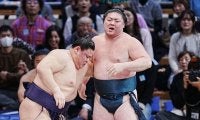 前日逆転負けの義ノ富士、今度は逆転勝ちで９勝目　時疾風は４敗、優勝争いから大きく後退