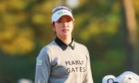 急きょのグリップ交換も奏功？ 原英莉花は会心の2オンイーグルで5位浮上