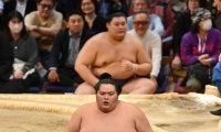 琴桜が１年ぶりの大の里戦勝利で勝ち越し　ケガを乗り越え「感謝しながら取れました」　