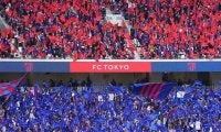 ｢大盤振る舞いすごー！｣FC東京の来場者プレゼント｢フリースポンチョ｣に称賛集まる！着用モデルの女性アイドル2人にも｢朝から眼福〜｣｢めっちゃかわいいなぁ｣
