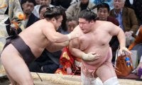 霧島が３度目の敢闘賞「しっかりと勝ち負けは考えずに勝負にいった」来場所は三役復帰が確実