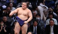 「なんか泣ける」無念Ｖ逸の豊昇龍、千秋楽パーティーでの姿に反響　後ろから兄弟子・明生に抱きつき…「ほんと推せる」「甘える横綱、可愛いなぁ」